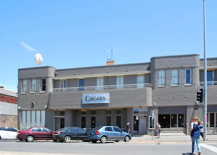 Oscars Hotel And Cafe Bar