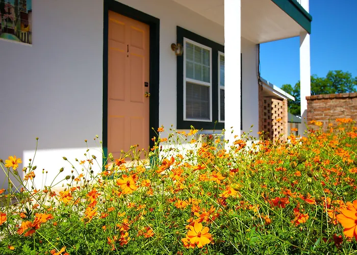 Peach Tree Inn & Suites Fredericksburg