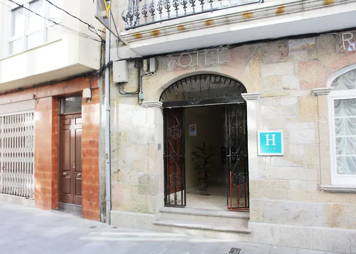Hotel Larry Cee