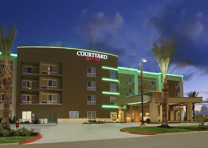 Courtyard By Marriott Victoria Hotel