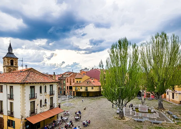 Hotel Hospedería Monástica Pax León