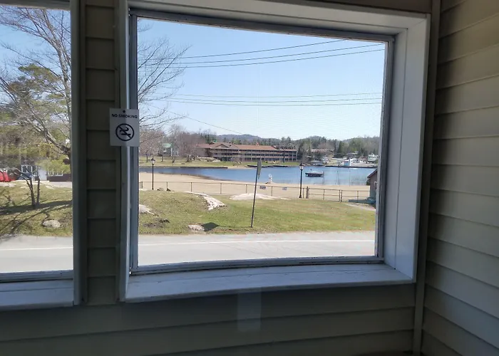 Clark'S Beach Motel