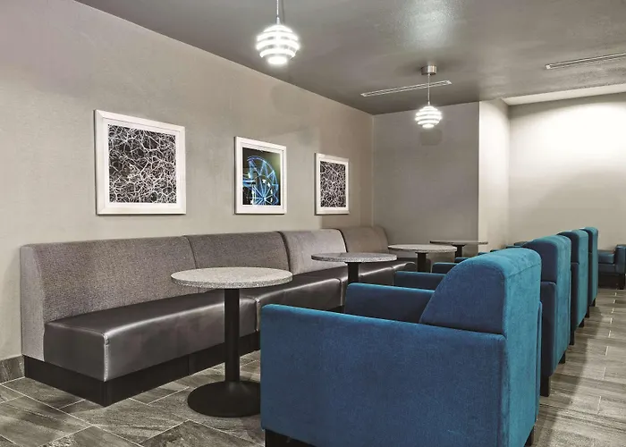 La Quinta By Wyndham Victoria - South Hotel