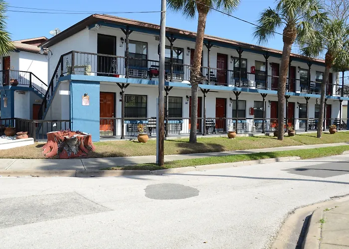 Merida Inn & Suites