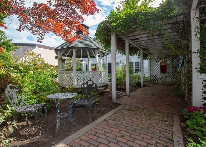 Clark Currier Inn