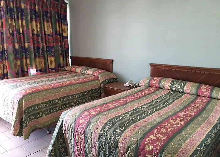 Skylark Resort Motel