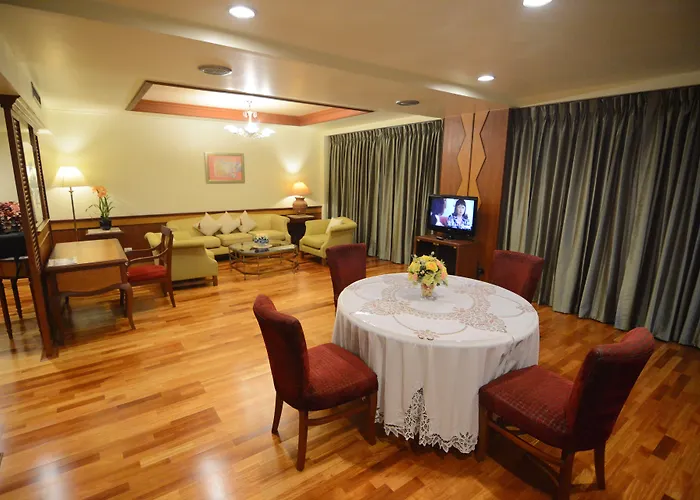 Charoen Hotel