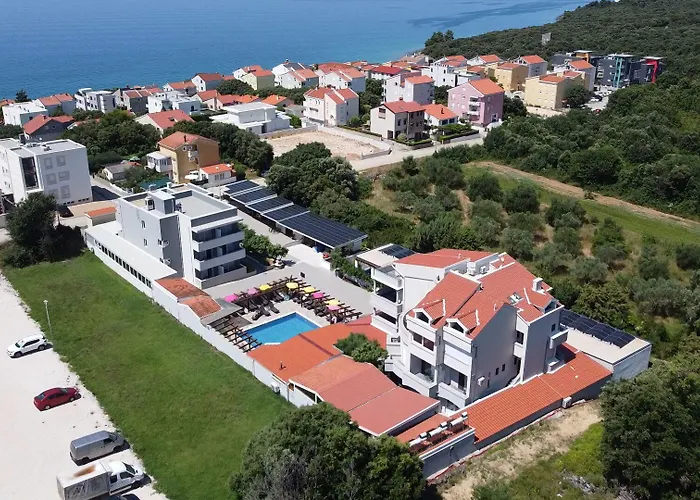 Aparthotel Plat
