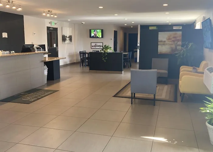 Quality Inn & Suites Near Downtown Bakersfield