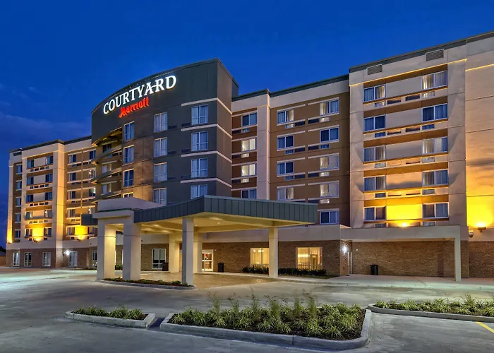 Courtyard By Marriott Westbury Long Island