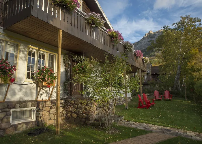 Northland Lodge Waterton Park