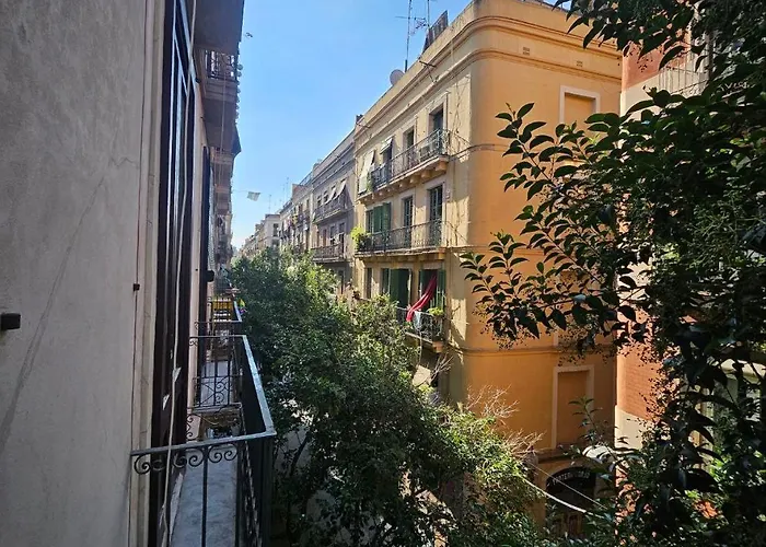 Central And Basic Universitat For Young Hostel Barcelona