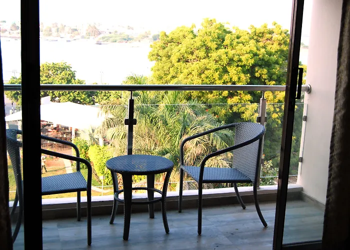 Hotel Apaar With Sea Face Garden Restaurant