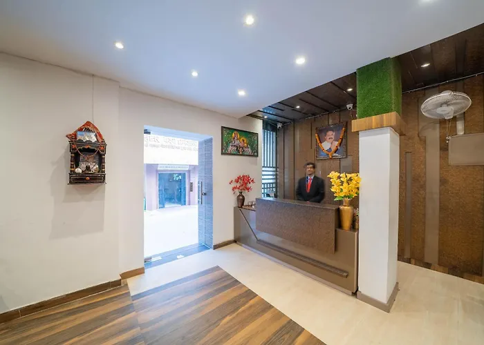 Perfectstayz Premium At Harkipauri Road - Ganga View Rooftop Cafe