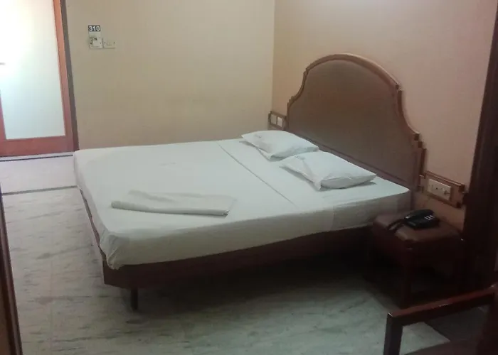 Hotel Valluvar