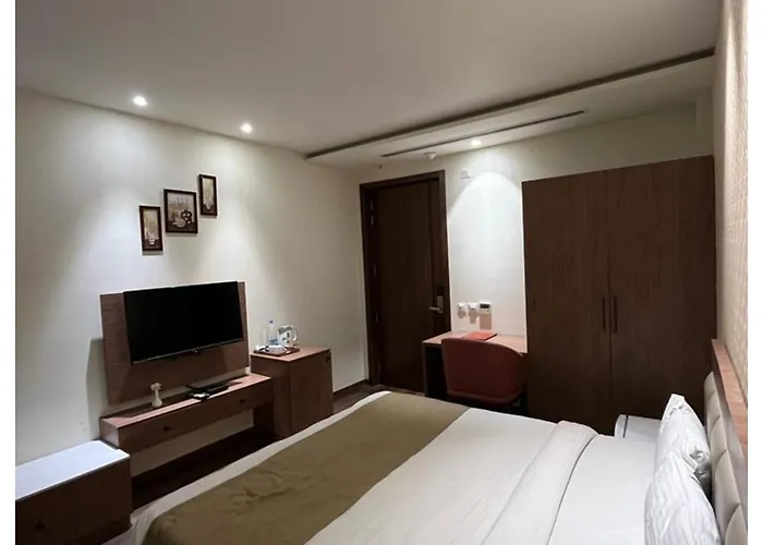 887 Pt Ac Hotel In Barnala