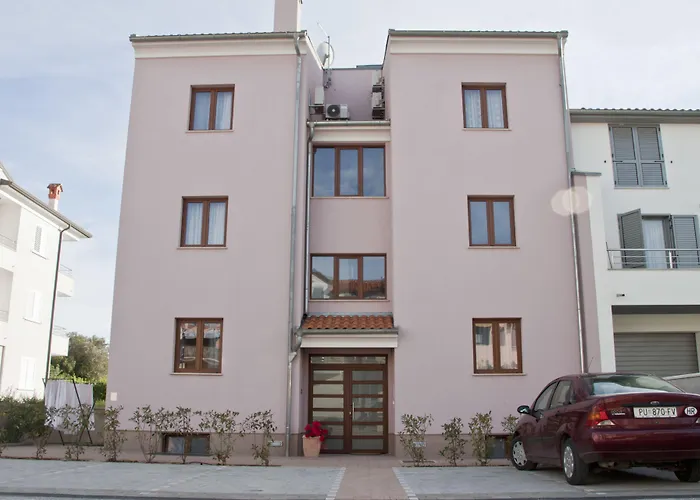 Apartments And Rooms Camaiore