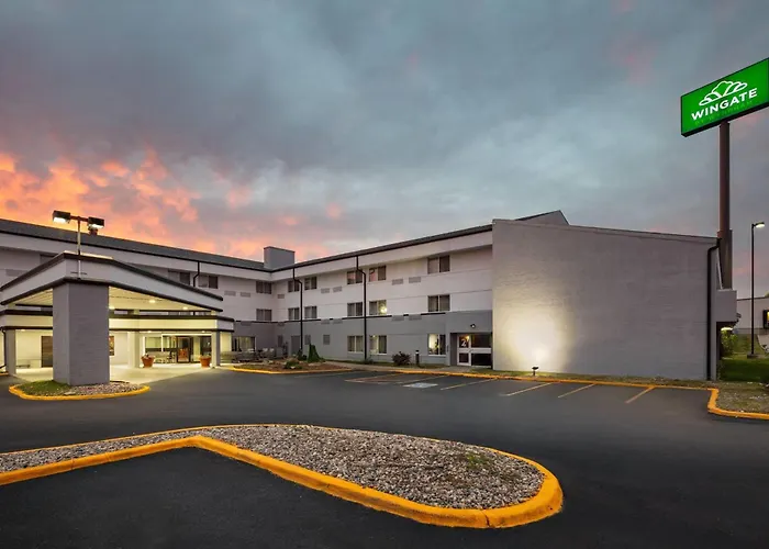 Wingate By Wyndham Lincoln Airport East I-80 Hotel