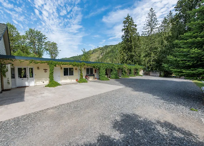 Emerald Valley Inn