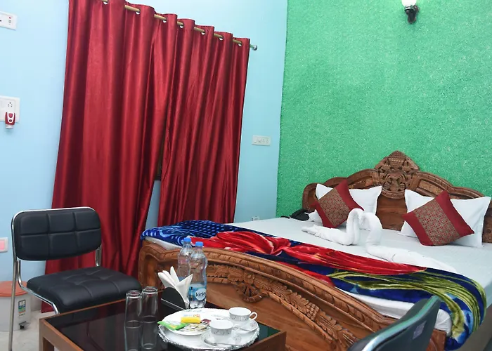 Hotel Anand Lok