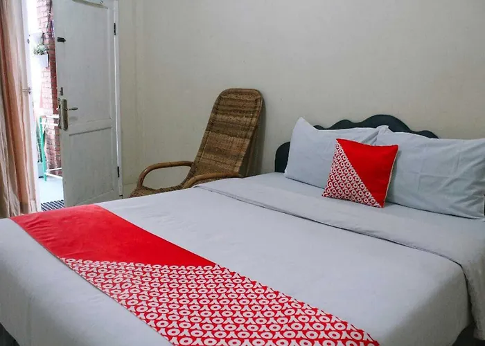 Oyo Flagship 2799 Berastagi Backpacker Rooms