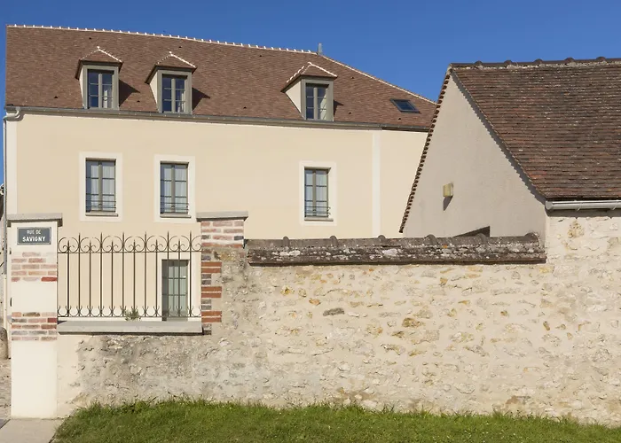 Residence The Originals Demeure des Remparts Provins