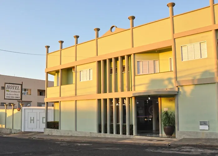 Hotel Carolina 2 - próximo a Universidade de Uberaba uniube - ao Aeroporto Fórum De uberaba - hospital Mario Palmeirio ao Hospital São Marcos e hospital Regional