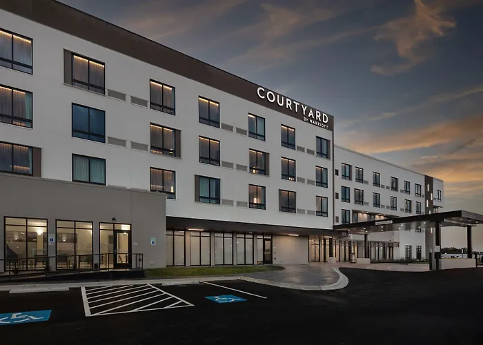Courtyard By Marriott Conway