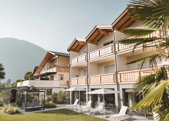 Hotel Tiefenbrunn Gardensuites & Breakfast Lana