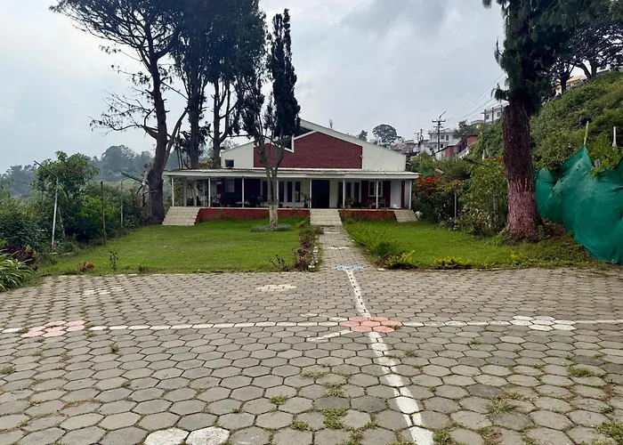 Nilgiris Inn