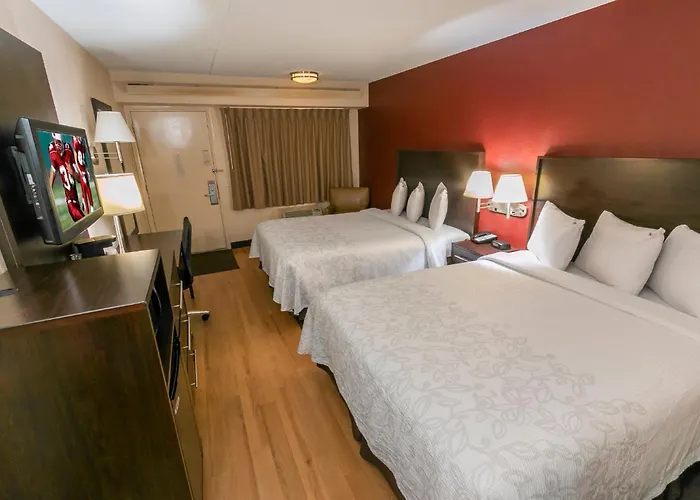 Red Roof Inn Plus+ St. Louis - Forest Park / Hampton Ave.