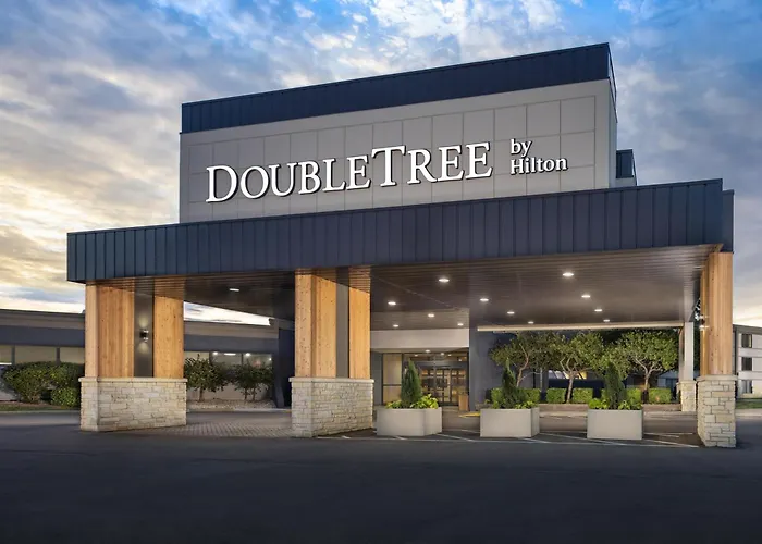 Doubletree By Hilton Manhattan, Ks
