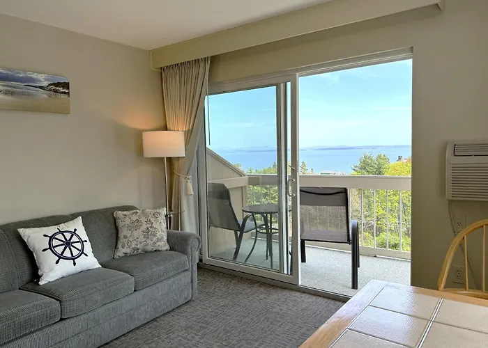Atlantic Eyrie Lodge