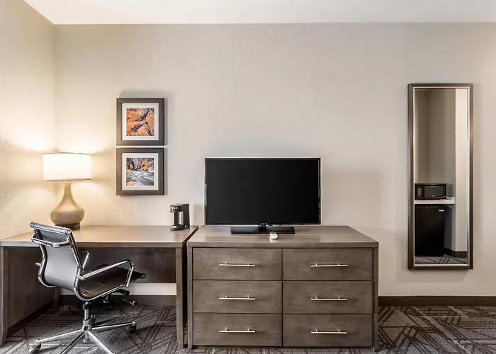 Comfort Inn & Suites Salt Lake City Airport