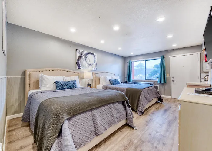 Sea Treasures Inn #104