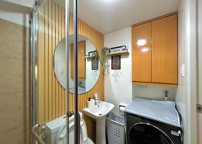 J&J Havenstay Ananda Square