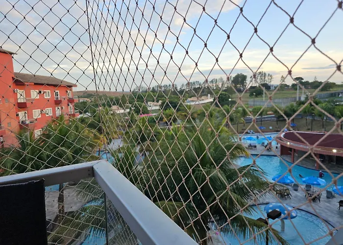 PARQUE AQUÁTICO Lagoa Quente, à 50m, entrada + barata, apto particular Caldas Novas