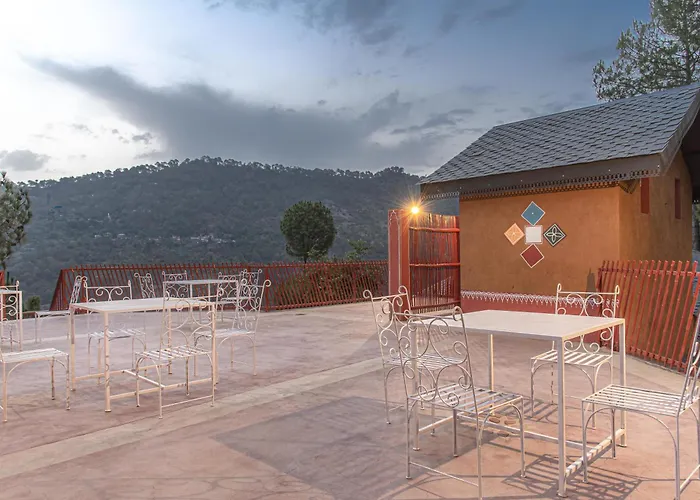 A Kasauli Ggaon By Echor