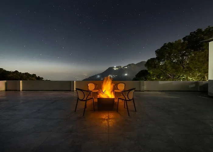The Snow Leopard 6Bhk Villa - Family Groups & Events & Open Air Rooftop & Balcony