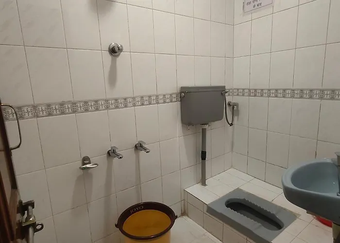 Hotel Priyanka - 750 Metres From Nakki Lake Near Bus Stand