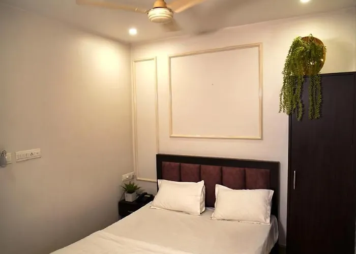 Hotel Prateek Plaza & Restaurant