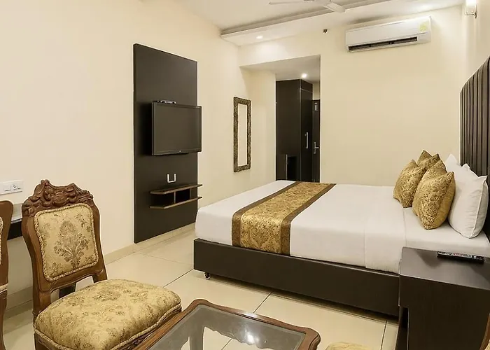 Jbs Comfort Residency Zirakpur Chandigarh # Couple Friendly # Parking # Lift #Travelers Choice