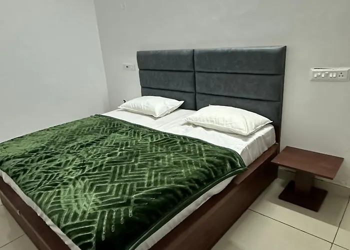 Royal Living Hotal