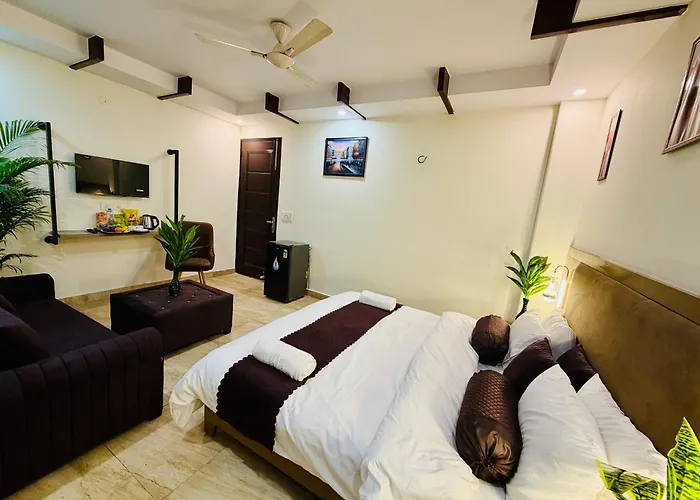Hotel Oxygen Crown-Couple Friendly-Noida Sector 19