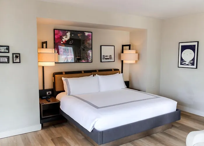 Thompson Chicago, By Hyatt