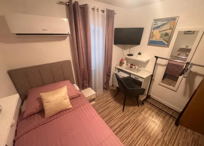 Damira Rooms
