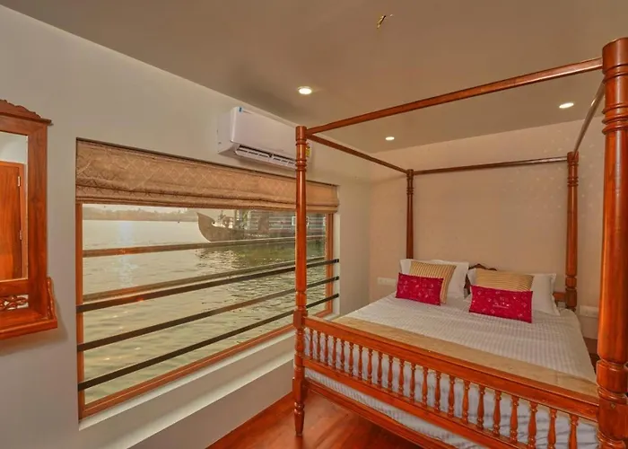 Venice Premium Houseboats Alleppey