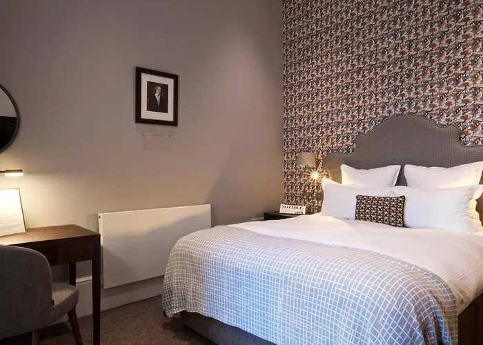 54 Queen's Gate Hotel
