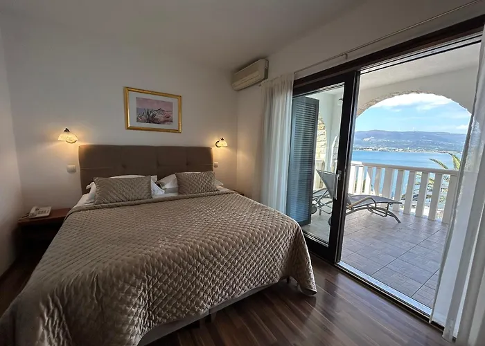 Hotel Vila Tina Arbanija
