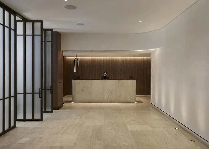 Vogue Hotel Montreal Downtown, Curio Collection By Hilton
